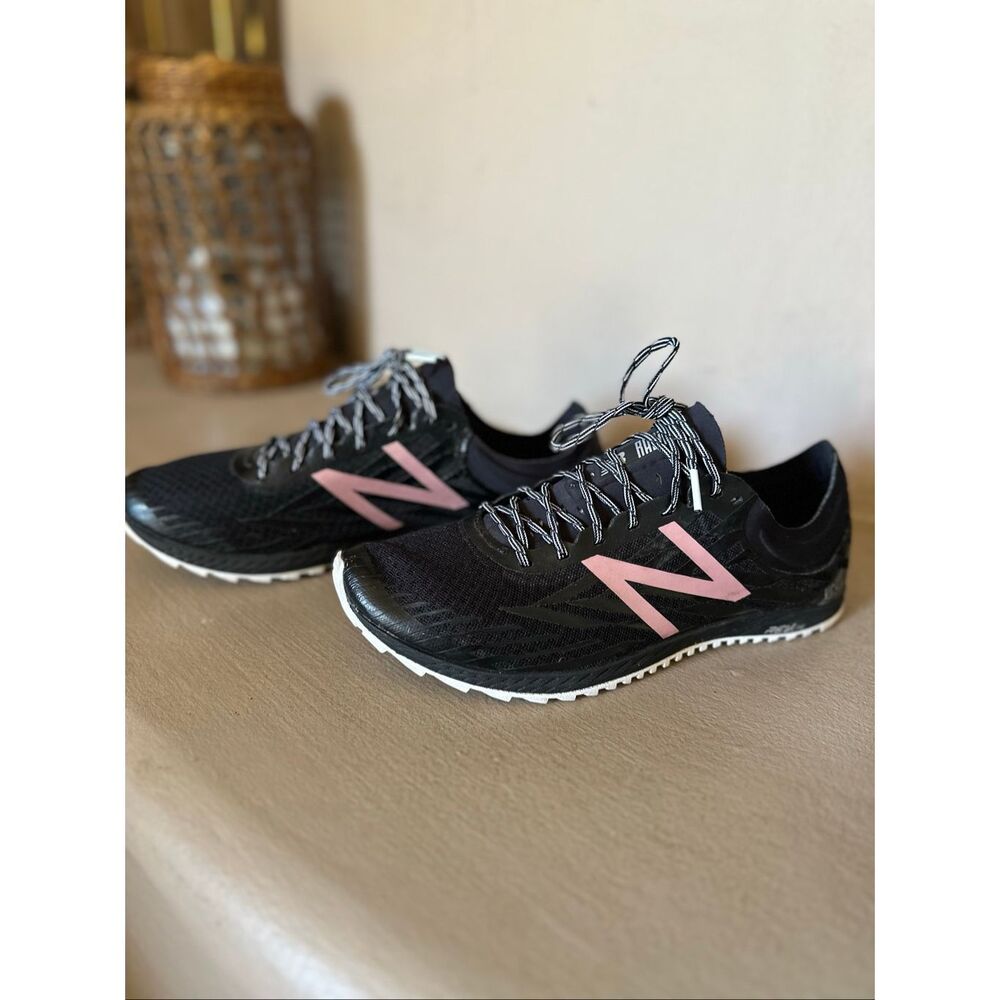 Like new new balance XC5K V6 women’s racing spikes. Size 8.